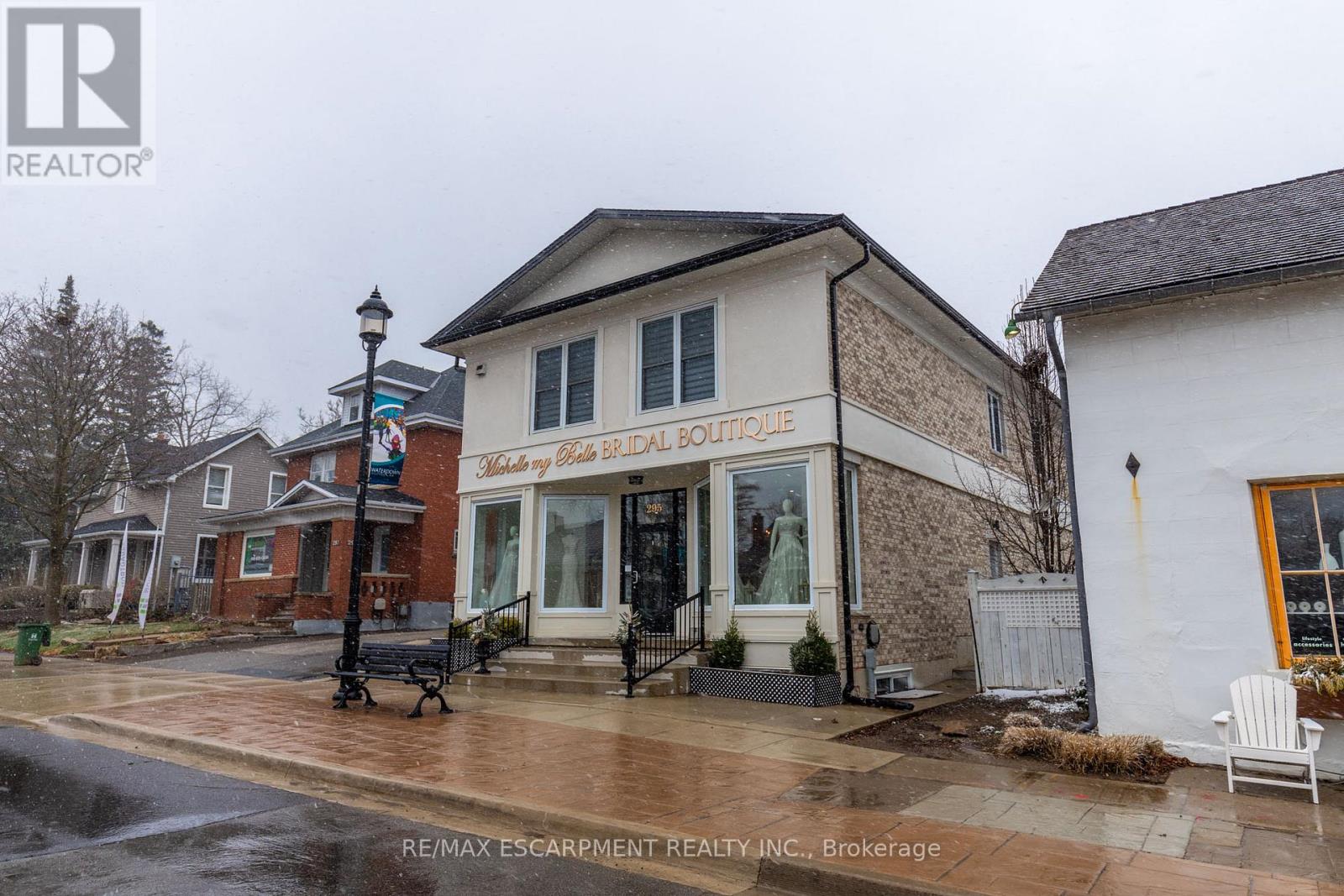 Lower - 295 Dundas Street, Hamilton, Ontario  L9H 2P7 - Photo 2 - X13122672