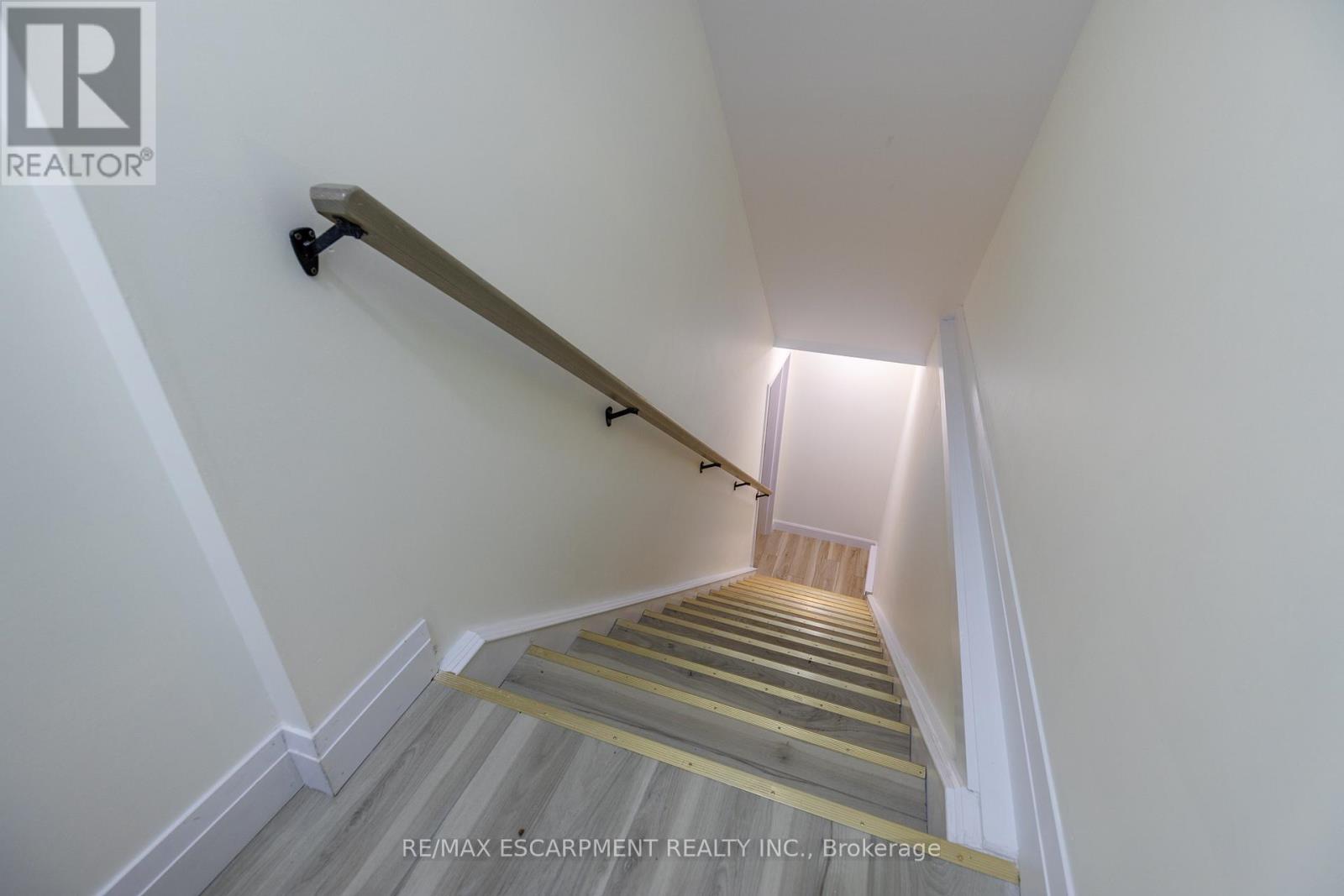 Lower - 295 Dundas Street, Hamilton, Ontario  L9H 2P7 - Photo 5 - X13122672