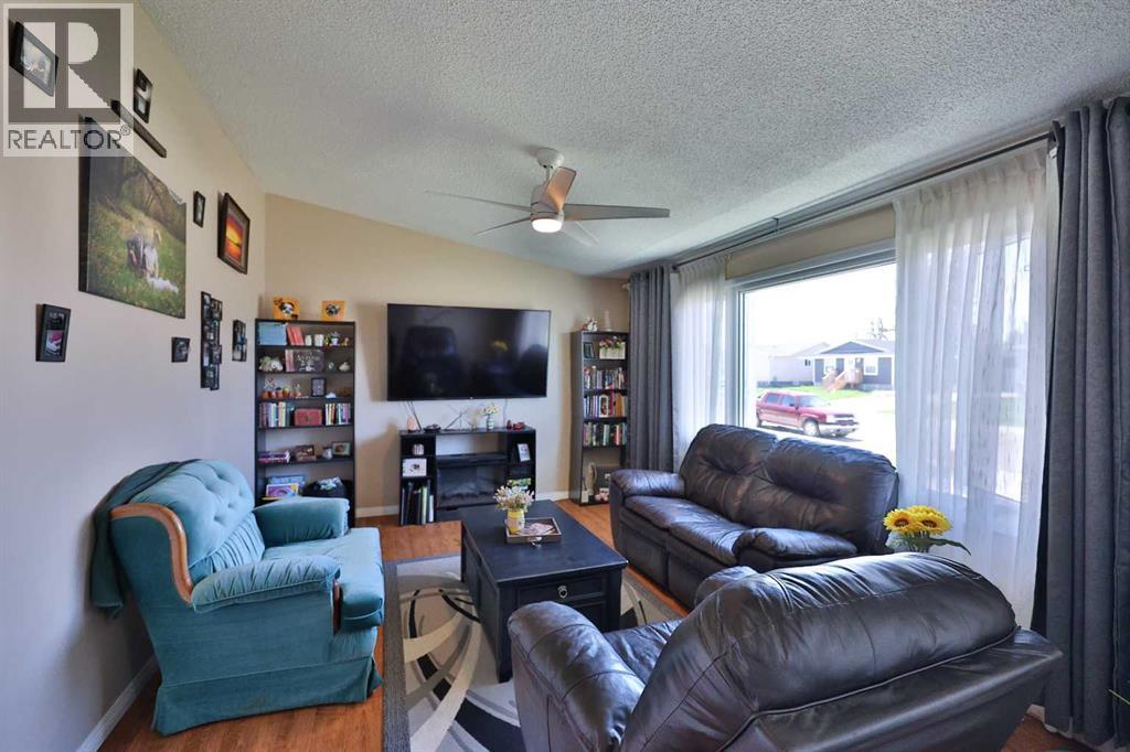 135 N 250 W, Raymond, Alberta  T0K 2S0 - Photo 12 - A2310670