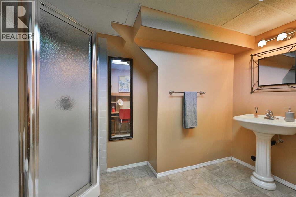 135 N 250 W, Raymond, Alberta  T0K 2S0 - Photo 34 - A2310670