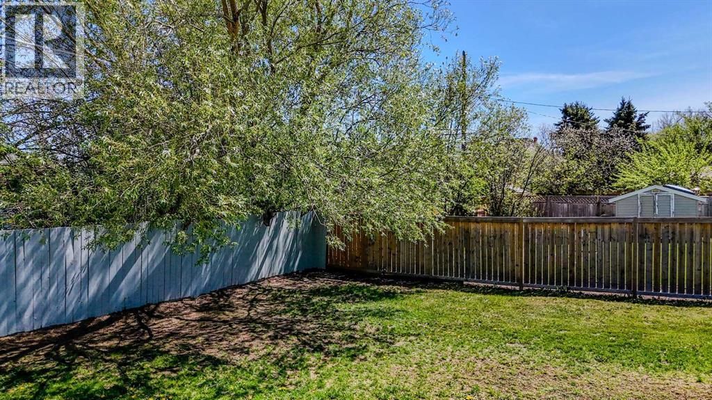 135 N 250 W, Raymond, Alberta  T0K 2S0 - Photo 35 - A2310670