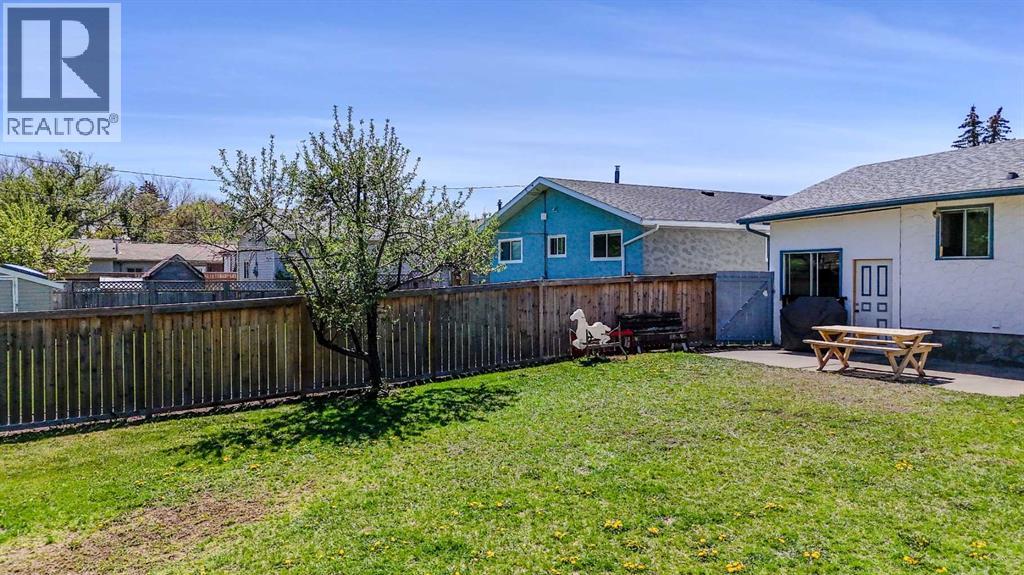 135 N 250 W, Raymond, Alberta  T0K 2S0 - Photo 41 - A2310670