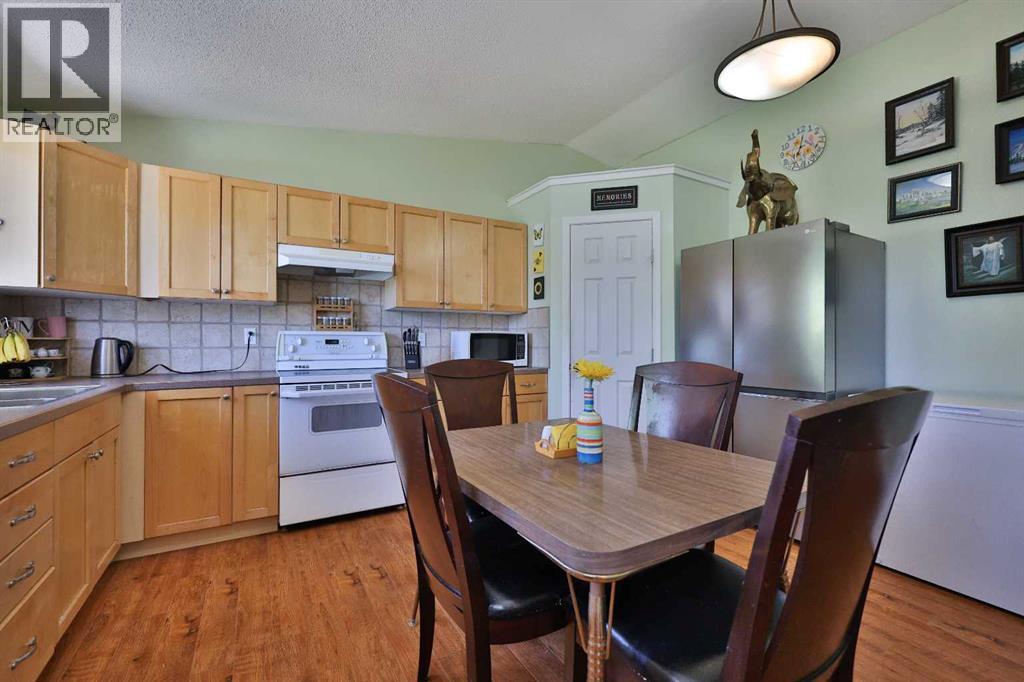 135 N 250 W, Raymond, Alberta  T0K 2S0 - Photo 8 - A2310670