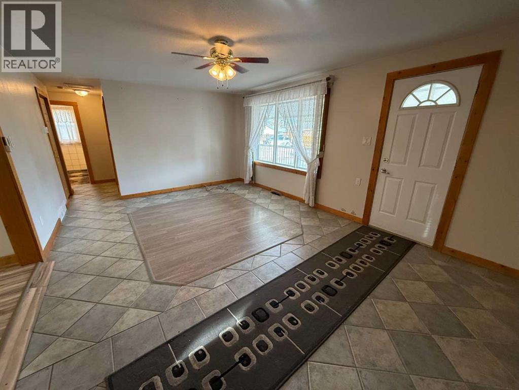 152 Sherwood Drive, Hinton, Alberta  T7V 1P6 - Photo 6 - A2286142