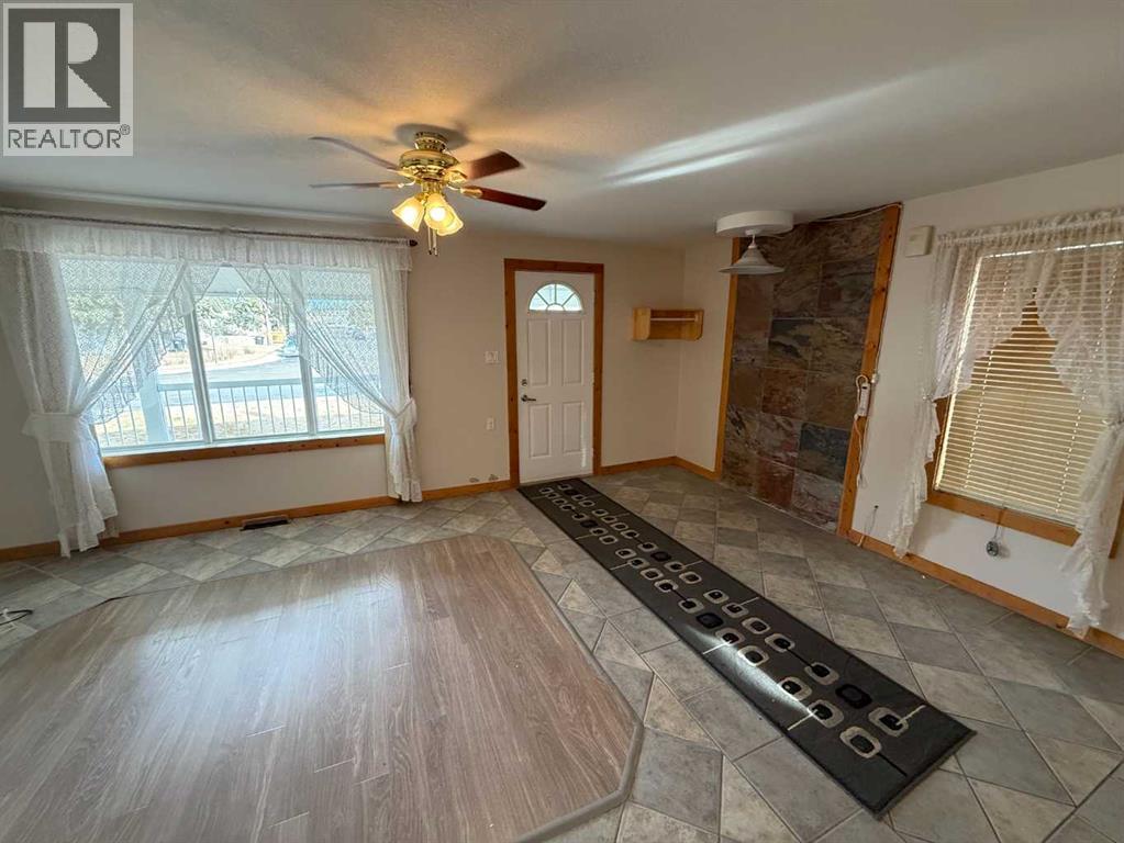 152 Sherwood Drive, Hinton, Alberta  T7V 1P6 - Photo 5 - A2286142