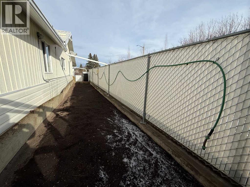 152 Sherwood Drive, Hinton, Alberta  T7V 1P6 - Photo 24 - A2286142