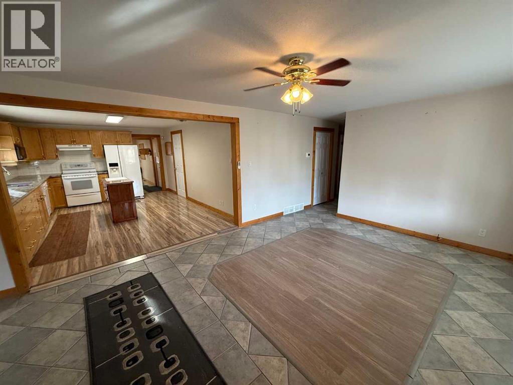 152 Sherwood Drive, Hinton, Alberta  T7V 1P6 - Photo 7 - A2286142