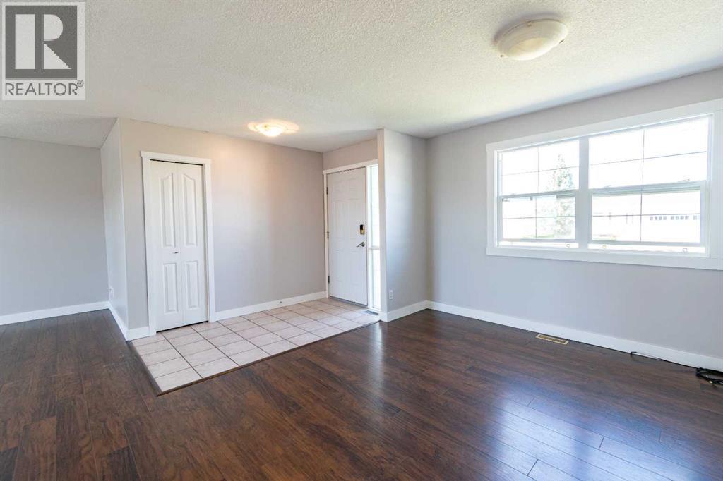 6207 39 Avenueclose, Stettler, Alberta  T4K 1G1 - Photo 6 - A2310884
