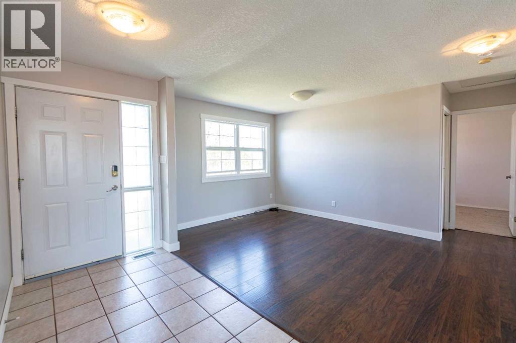 6207 39 Avenueclose, Stettler, Alberta  T4K 1G1 - Photo 5 - A2310884