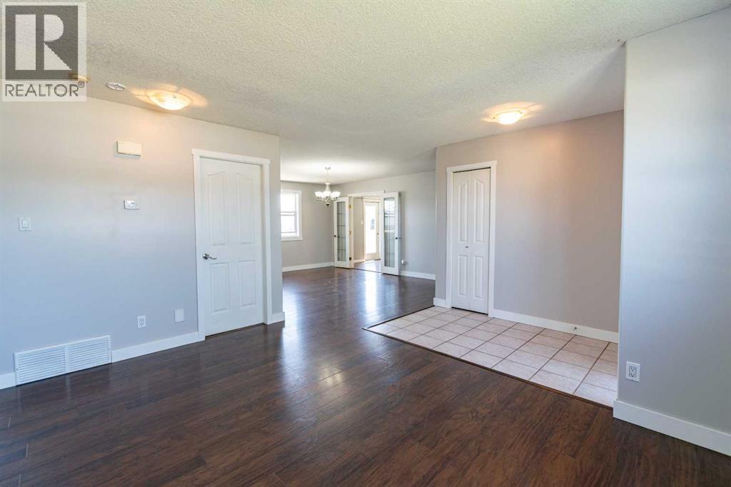 6207 39 Avenueclose, Stettler, Alberta  T4K 1G1 - Photo 7 - A2310884