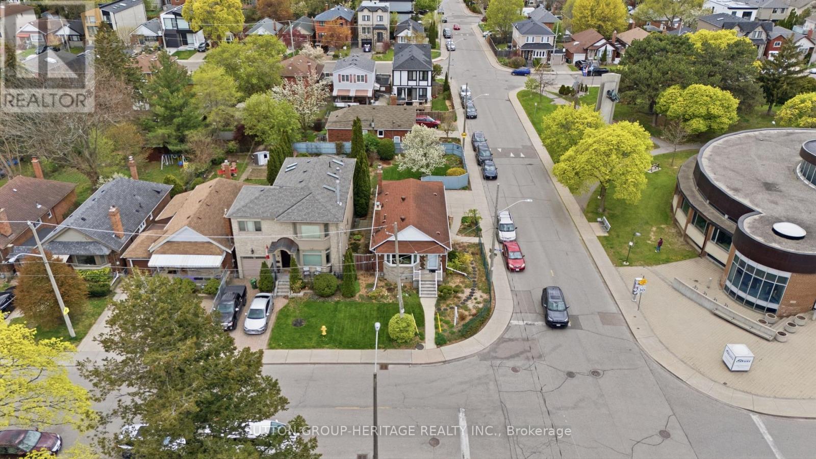 92 Durant Avenue, Toronto, Ontario  M4J 4W2 - Photo 3 - E13122970