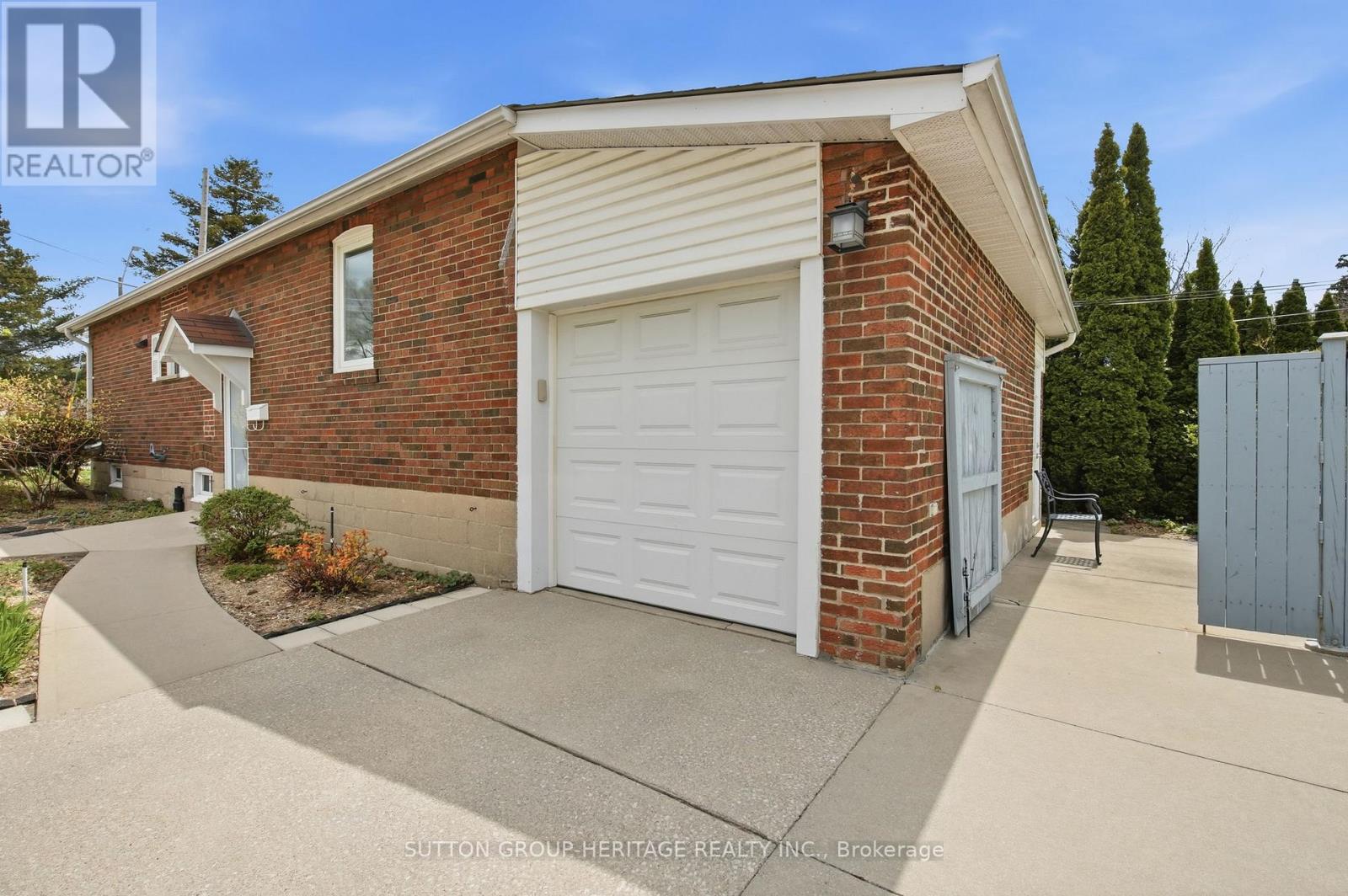 92 Durant Avenue, Toronto, Ontario  M4J 4W2 - Photo 4 - E13122970