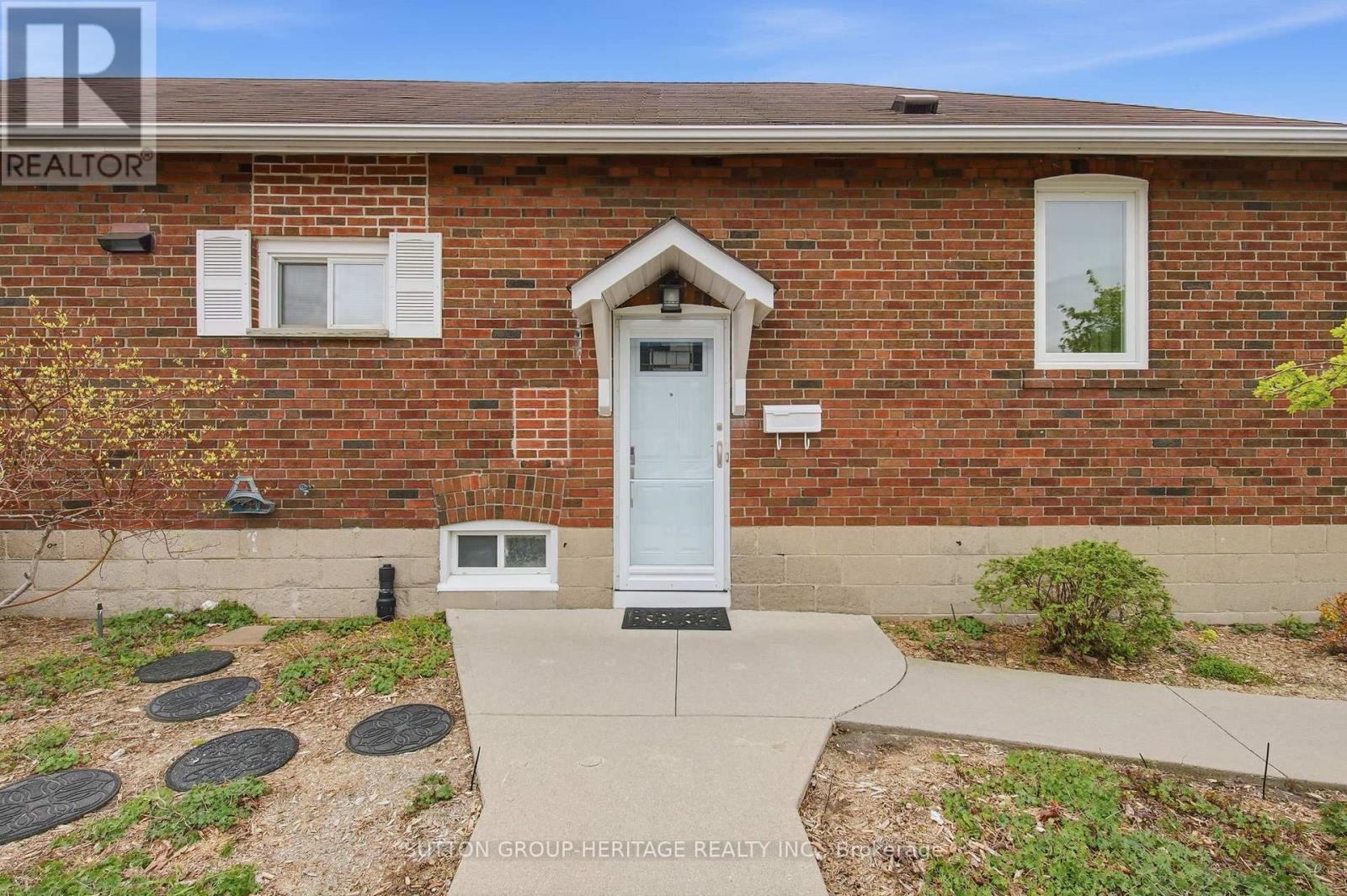 92 Durant Avenue, Toronto, Ontario  M4J 4W2 - Photo 5 - E13122970