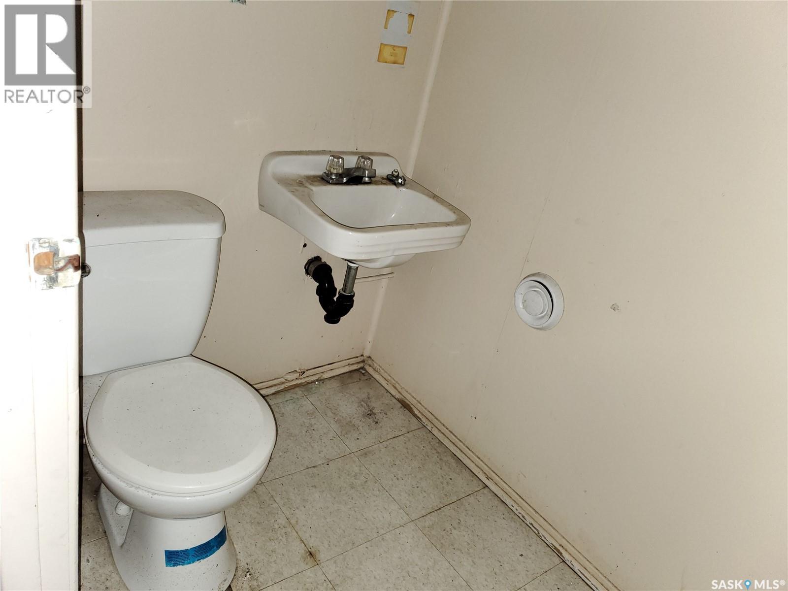 2366 Proton Avenue, Gull Lake, Saskatchewan  S0N 1A0 - Photo 17 - SK035859