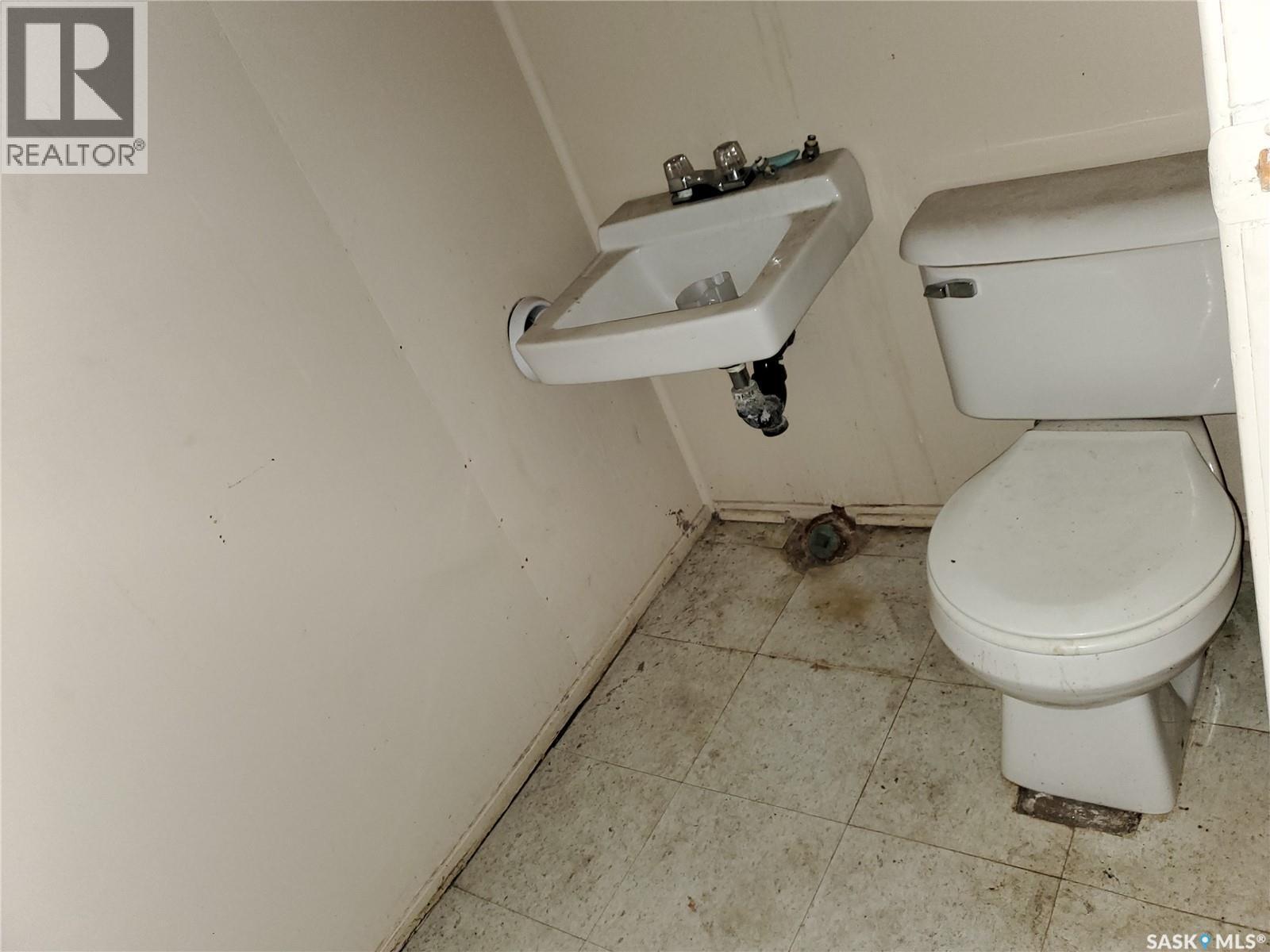 2366 Proton Avenue, Gull Lake, Saskatchewan  S0N 1A0 - Photo 18 - SK035859