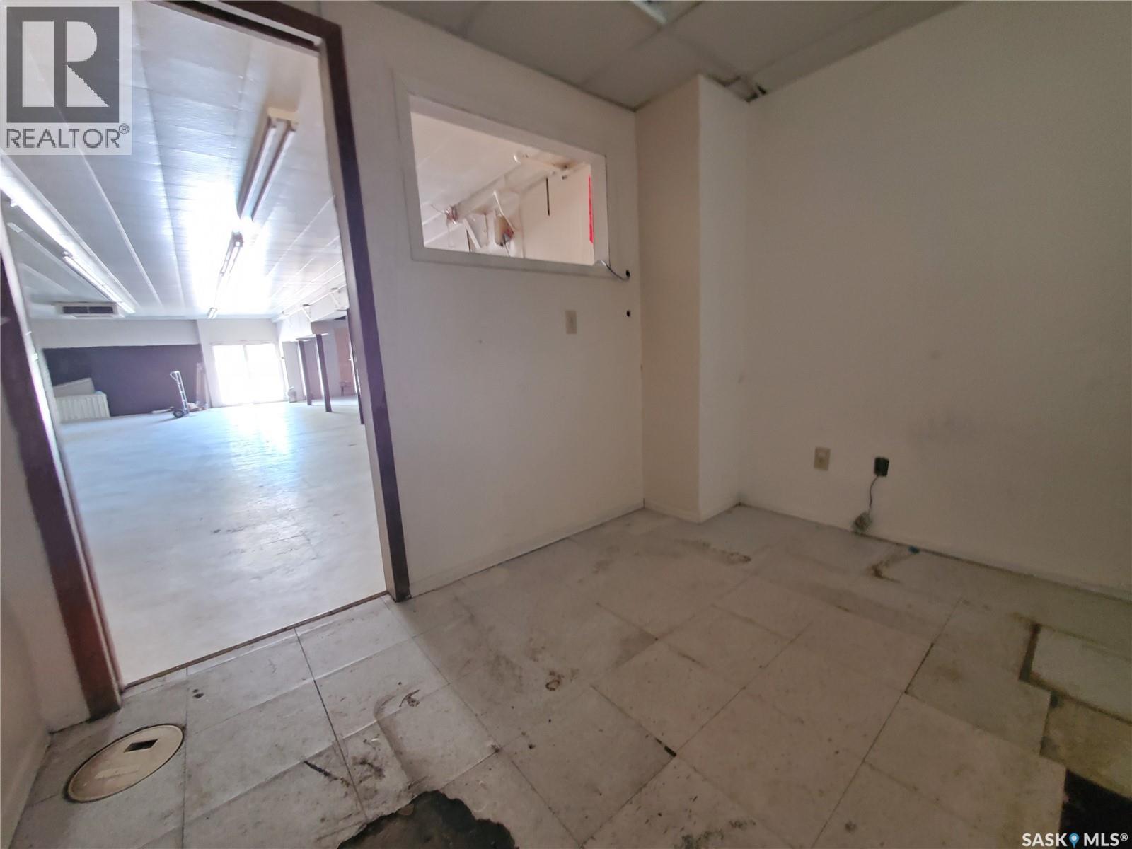 2366 Proton Avenue, Gull Lake, Saskatchewan  S0N 1A0 - Photo 3 - SK035859