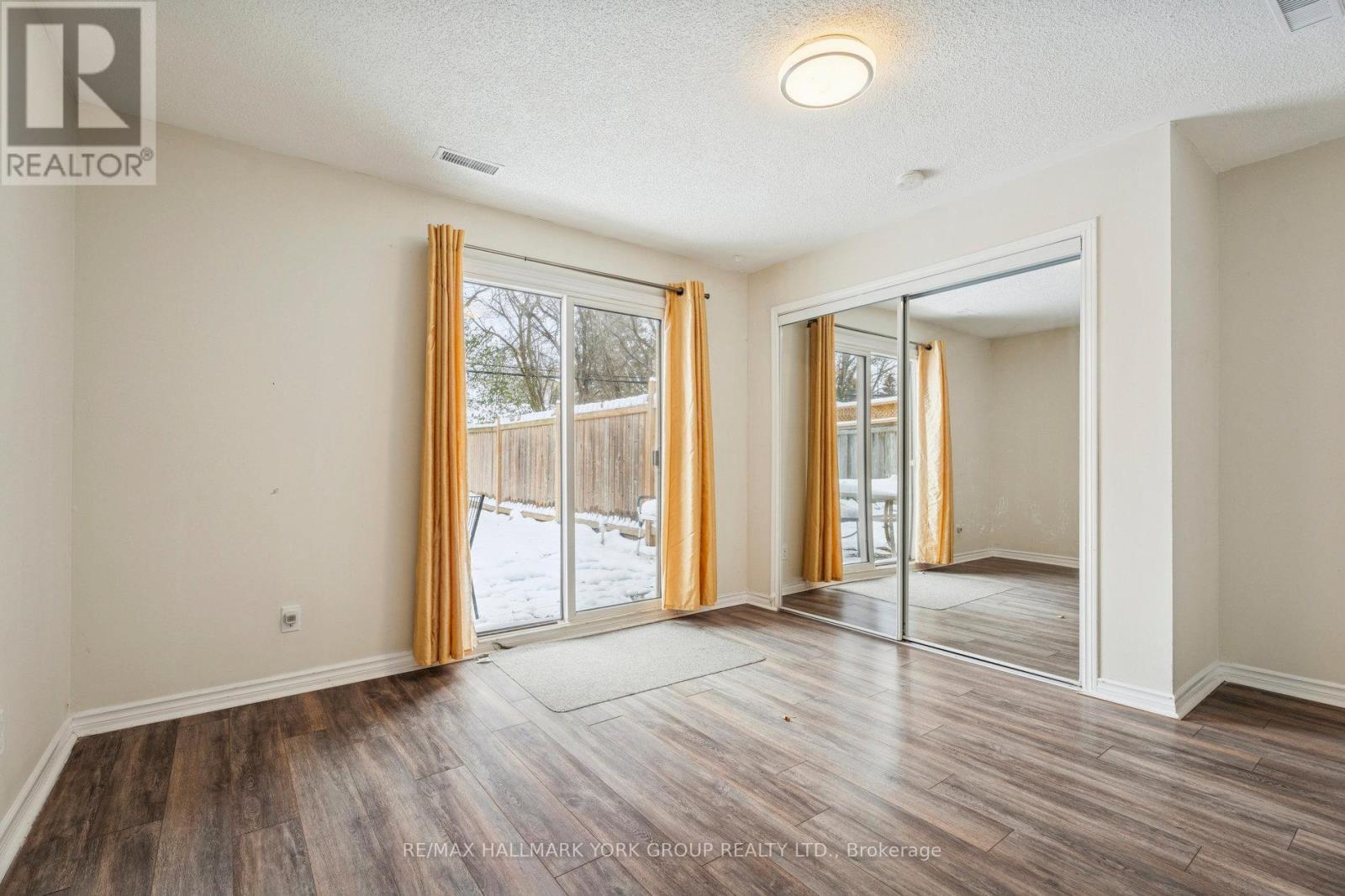 (East) - 351 Winnifred Drive, Georgina, Ontario  L4P 3B6 - Photo 9 - N13122972