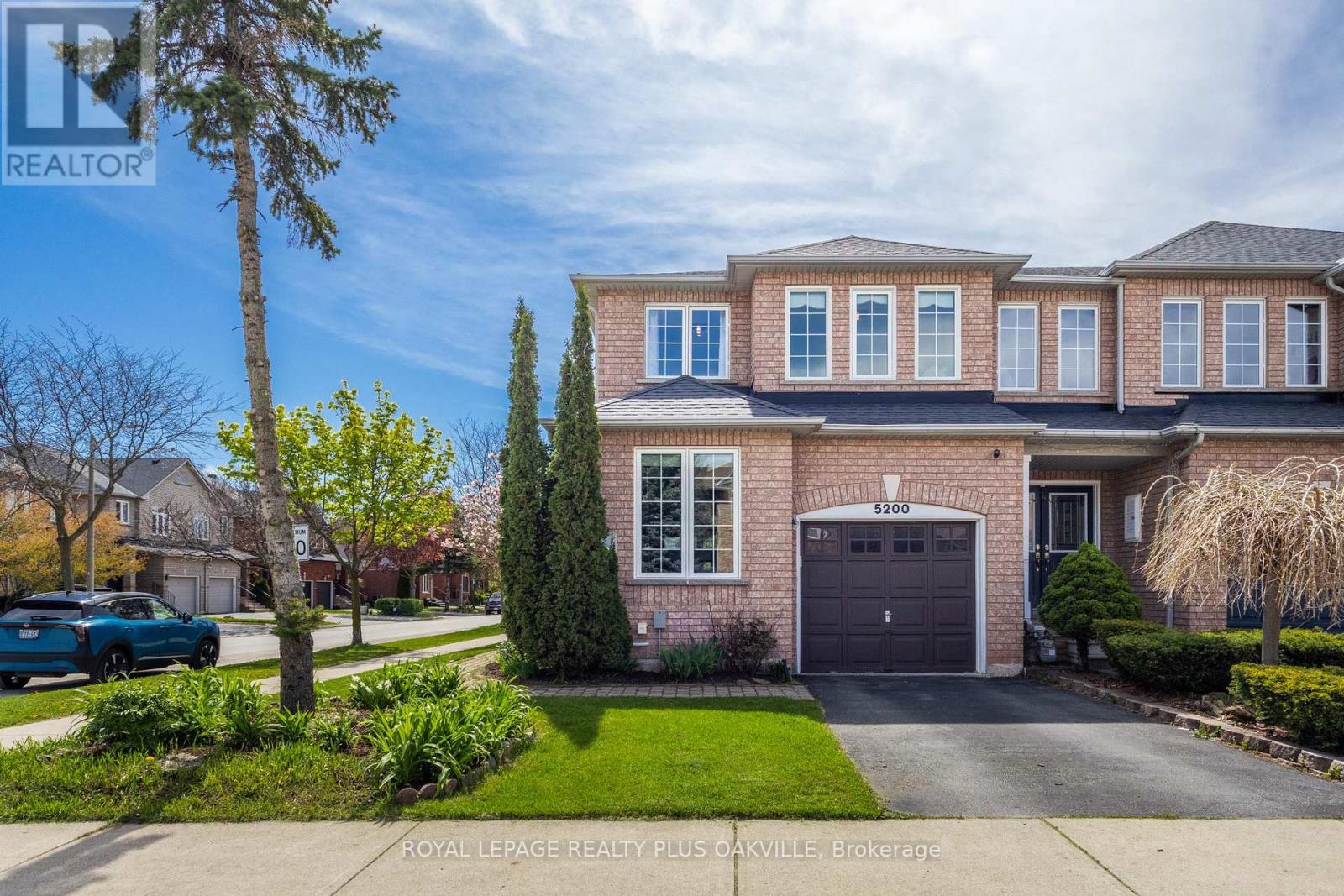 5200 Des Jardines Drive, Burlington, Ontario  L7L 6R1 - Photo 3 - W13122916