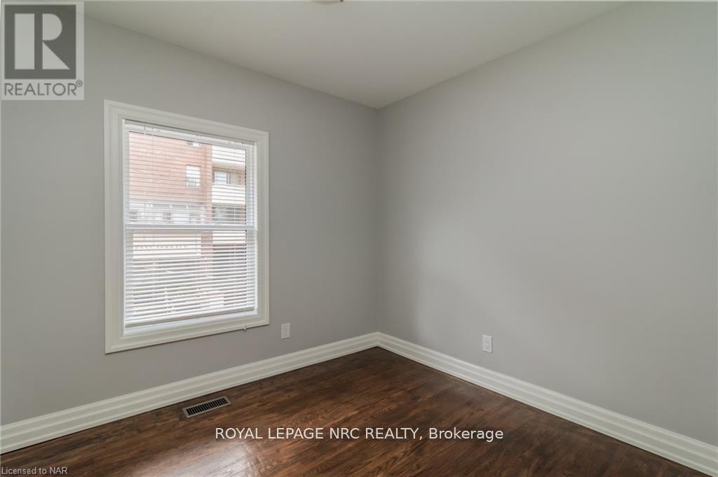 Upper - 6 Clark Street, St. Catharines, Ontario  L2R 5G2 - Photo 12 - X13122992
