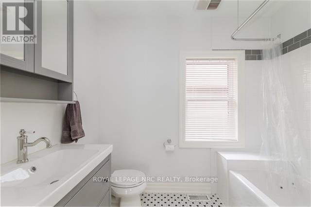 Upper - 6 Clark Street, St. Catharines, Ontario  L2R 5G2 - Photo 15 - X13122992