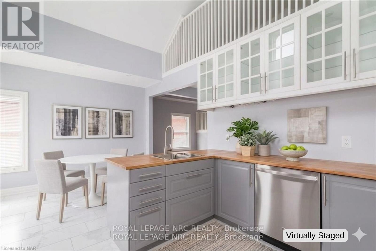Upper - 6 Clark Street, St. Catharines, Ontario  L2R 5G2 - Photo 3 - X13122992