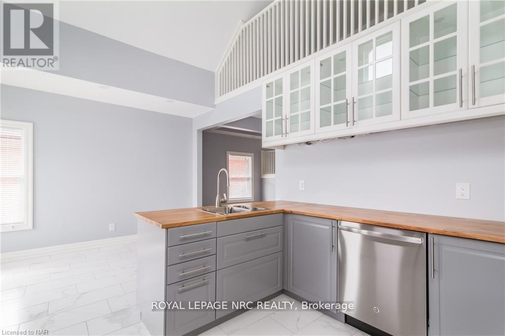 Upper - 6 Clark Street, St. Catharines, Ontario  L2R 5G2 - Photo 4 - X13122992