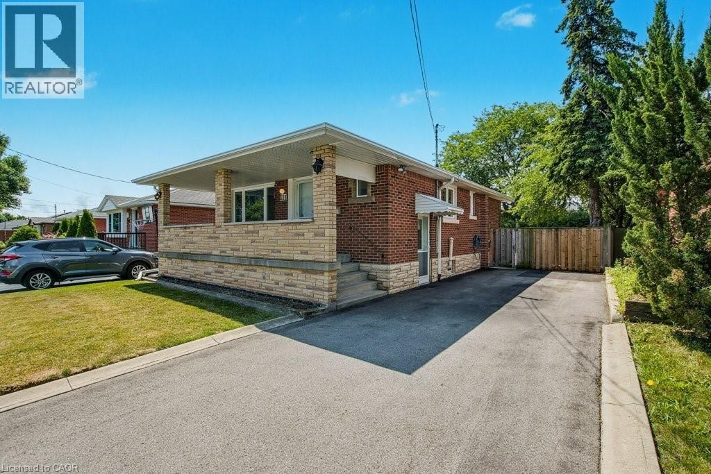 111 Castlefield Drive, Hamilton, Ontario  L8T 3R1 - Photo 2 - 40808772