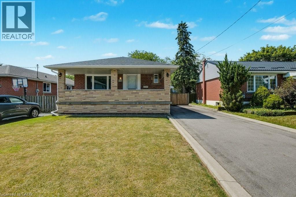 111 CASTLEFIELD Drive, Hamilton, Ontario