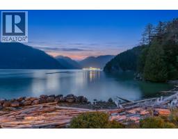 6 BEACH DRIVE, West Vancouver, British Columbia