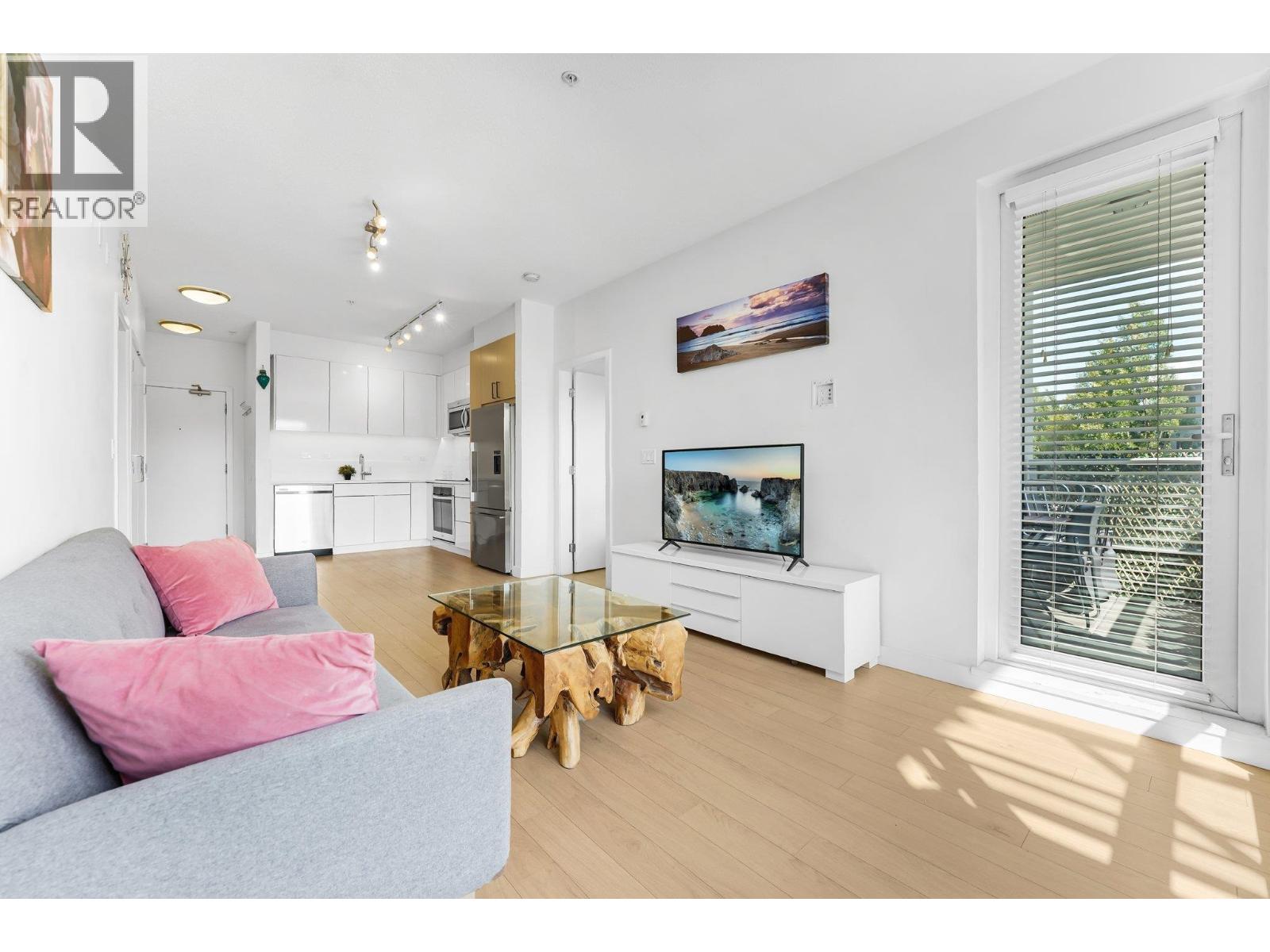 211 1621 Hamilton Avenue, North Vancouver, British Columbia  V7P 0B7 - Photo 4 - R3123177