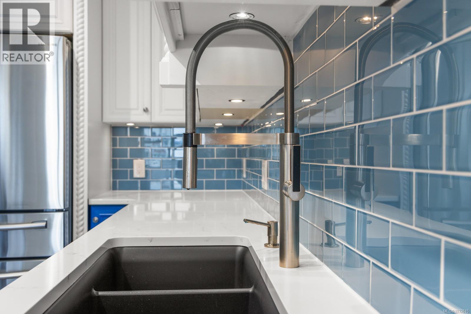 306 75 Songhees Rd, Victoria, British Columbia  V9A 7M5 - Photo 12 - 1032615