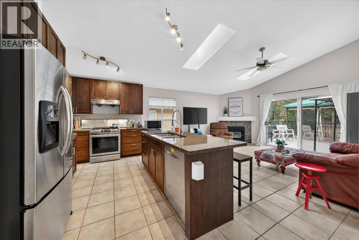 1422 Hockaday Street, Coquitlam, British Columbia  V3E 2X9 - Photo 6 - R3123152