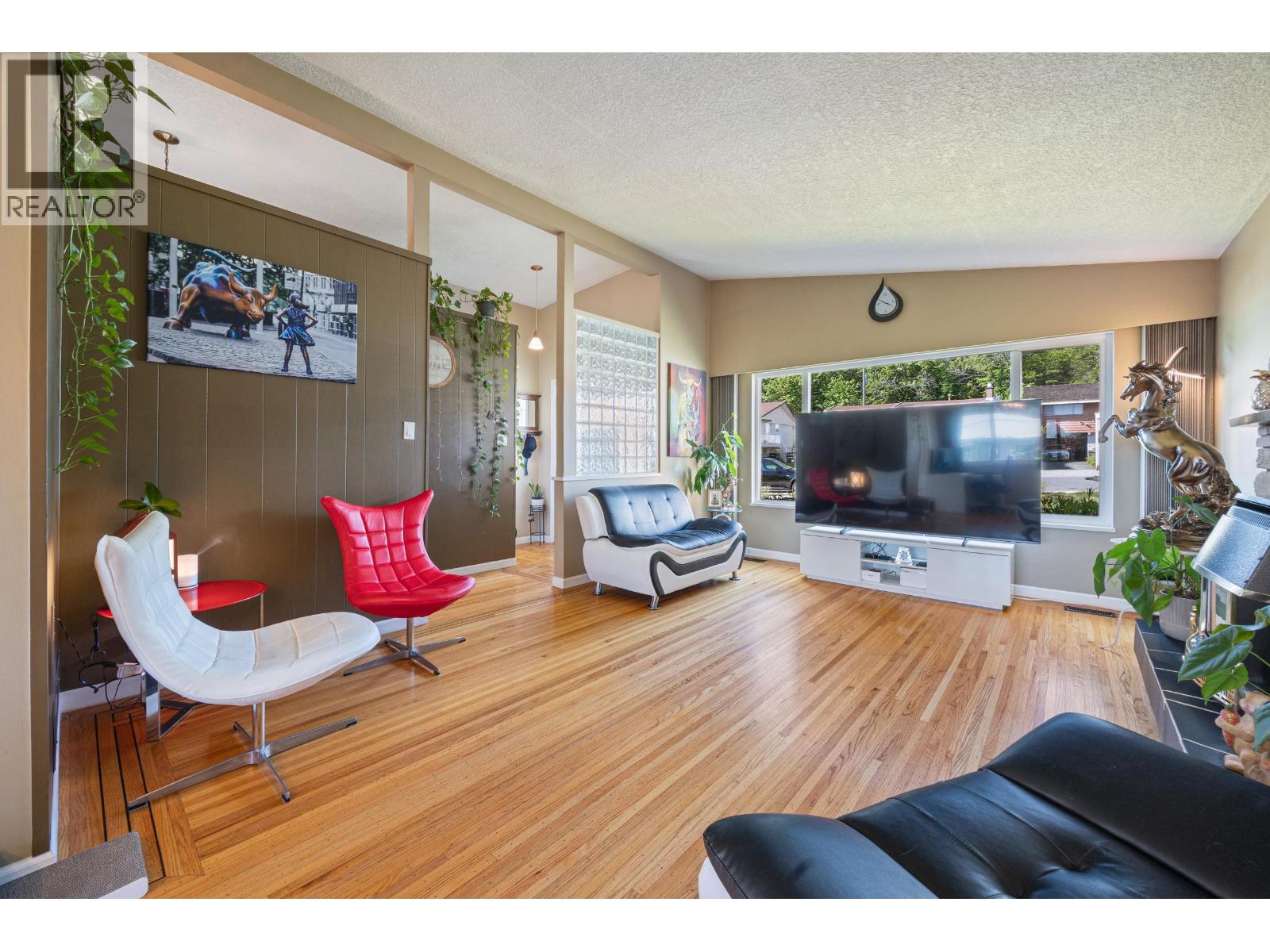 6890 Hycrest Drive, Burnaby, British Columbia  V5B 2X2 - Photo 5 - R3123178