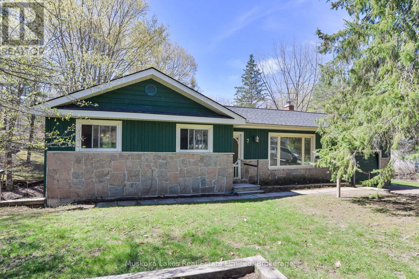 7 FERNDALE ROAD, Muskoka Lakes, Ontario