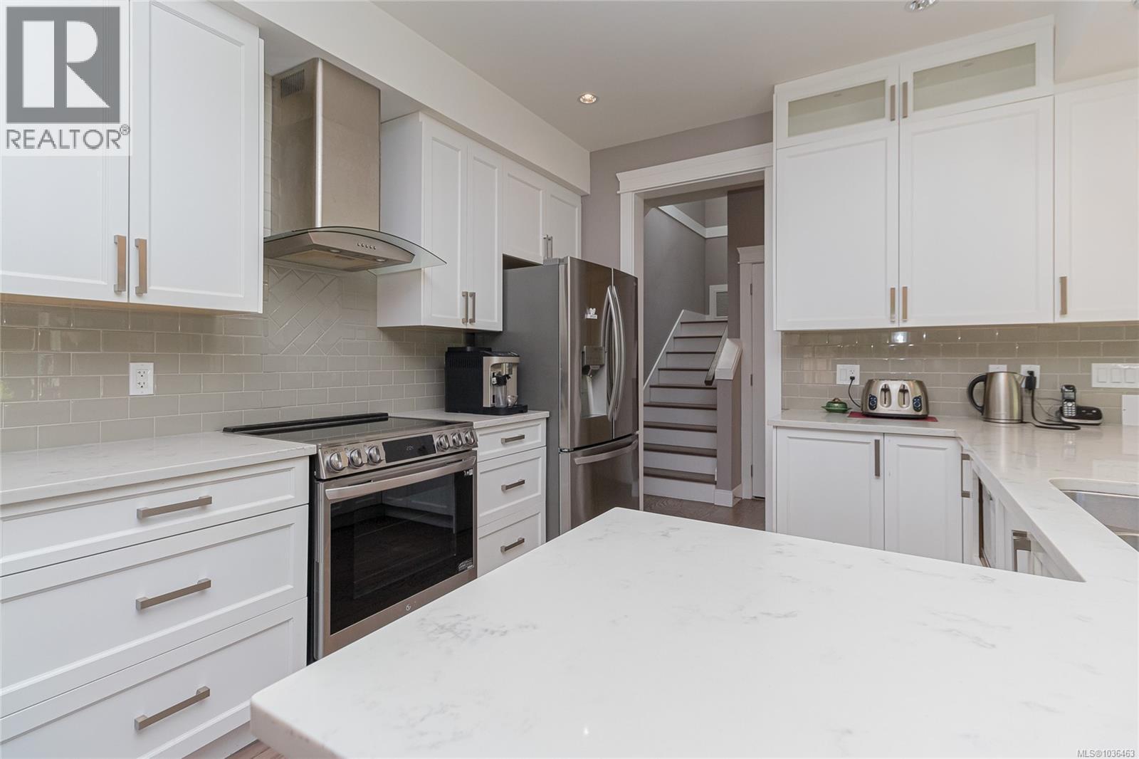 1602 Kenmore Rd, Saanich, British Columbia  V8N 2E4 - Photo 13 - 1036463