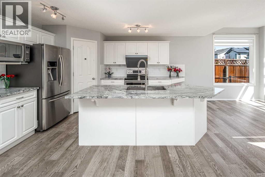 32 Cougarstone Square Sw, Calgary, Alberta  T3H 5J4 - Photo 10 - A2301938