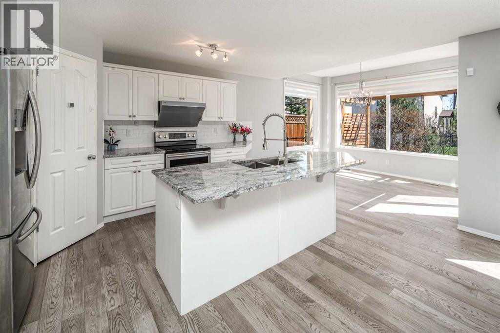 32 Cougarstone Square Sw, Calgary, Alberta  T3H 5J4 - Photo 9 - A2301938