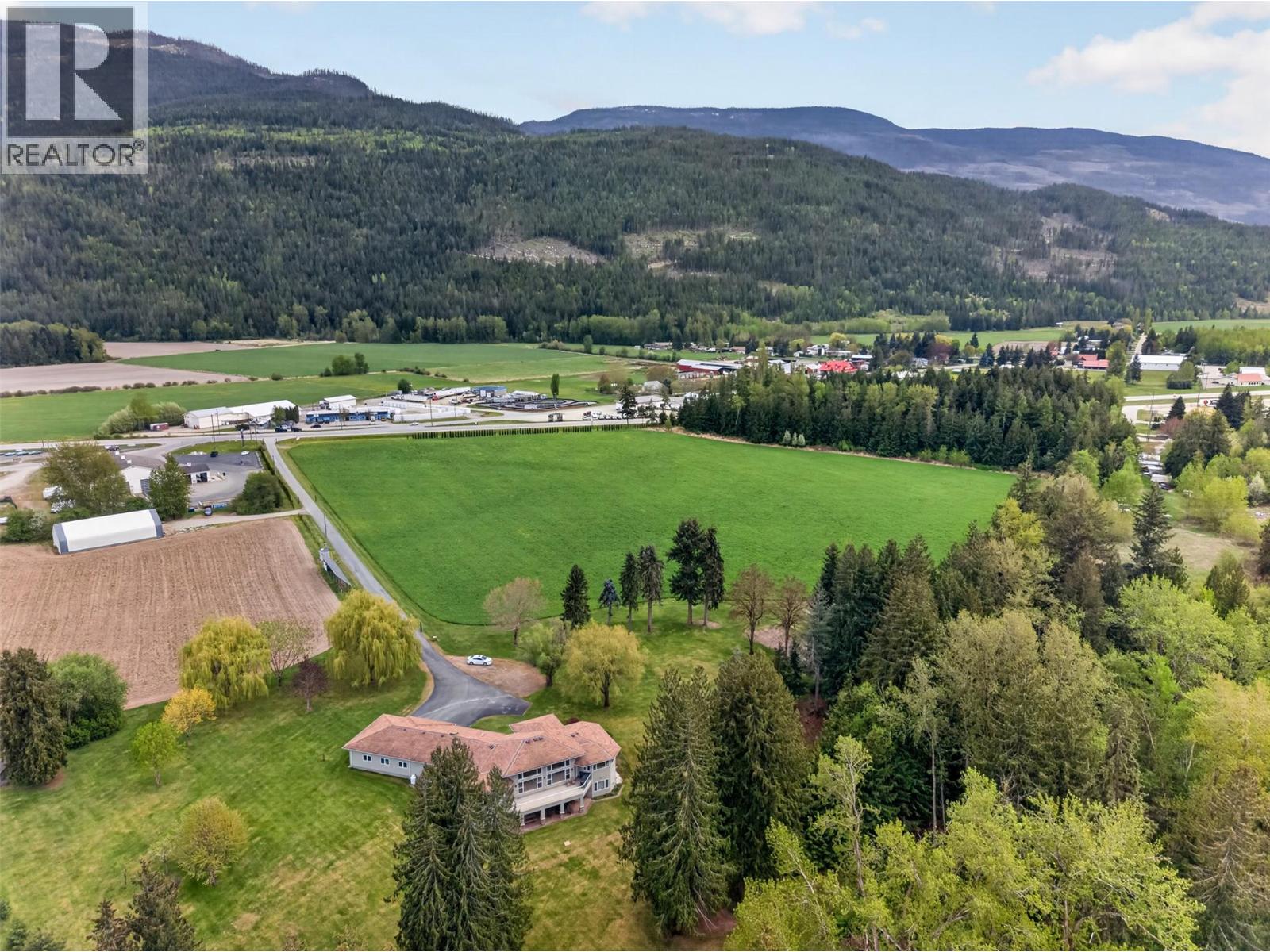 1200 Trans Canada Highway, Sicamous, British Columbia  V0E 2V0 - Photo 33 - 10386801
