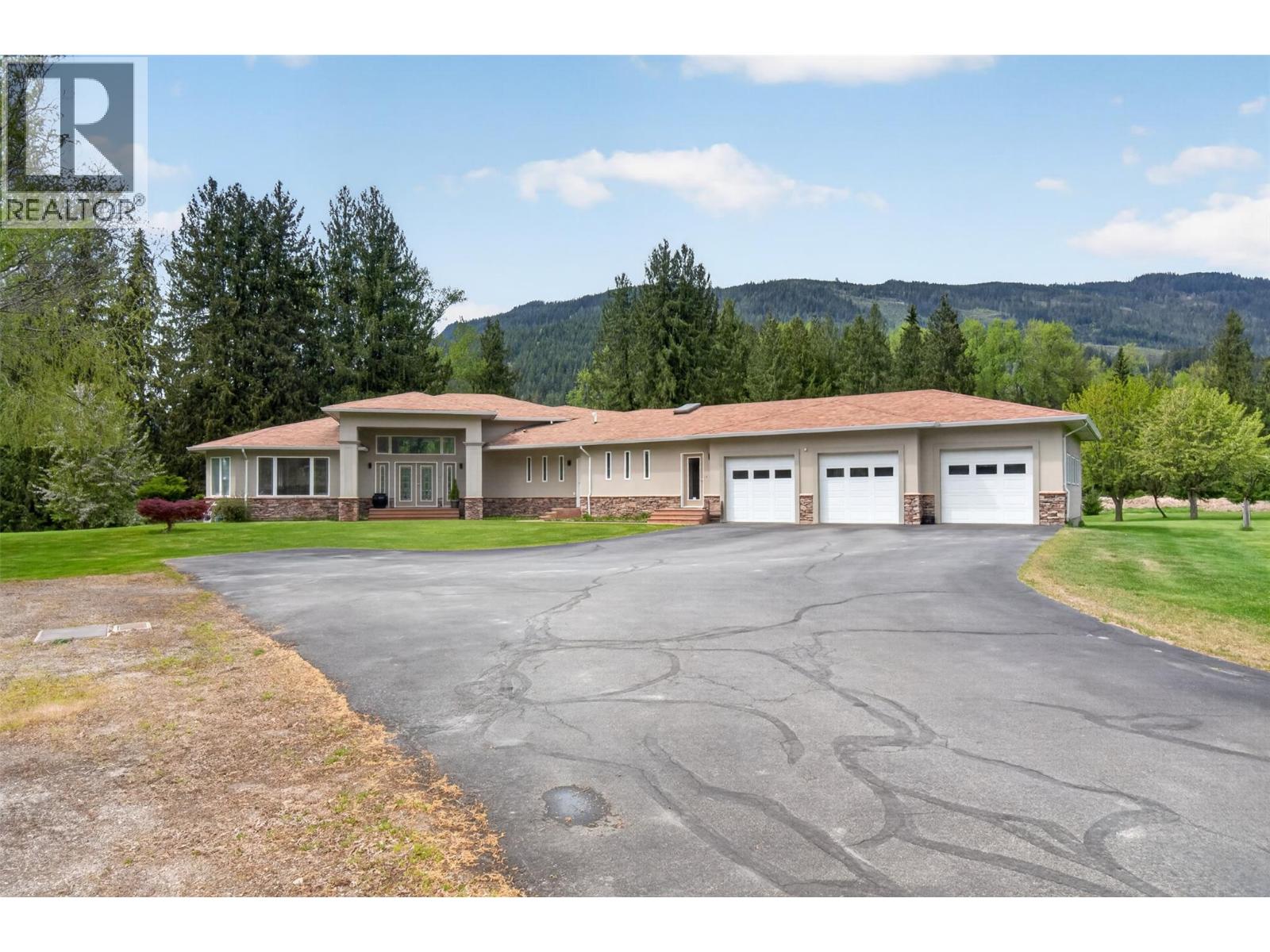 1200 Trans Canada Highway, Sicamous, British Columbia  V0E 2V0 - Photo 34 - 10386801