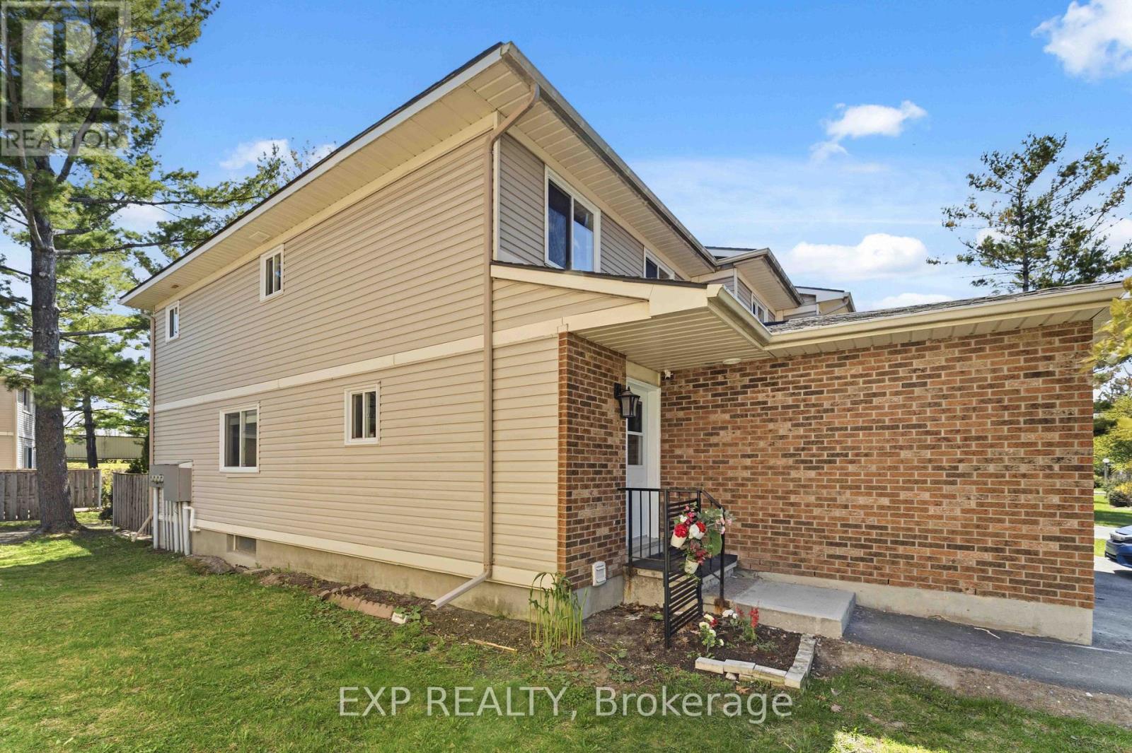 D - 146 Valley Stream Drive, Ottawa, Ontario  K2H 9C6 - Photo 2 - X13123322