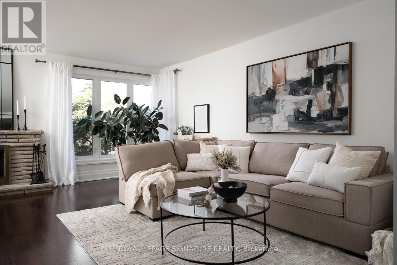 139 HOLCOLM ROAD, Toronto, Ontario