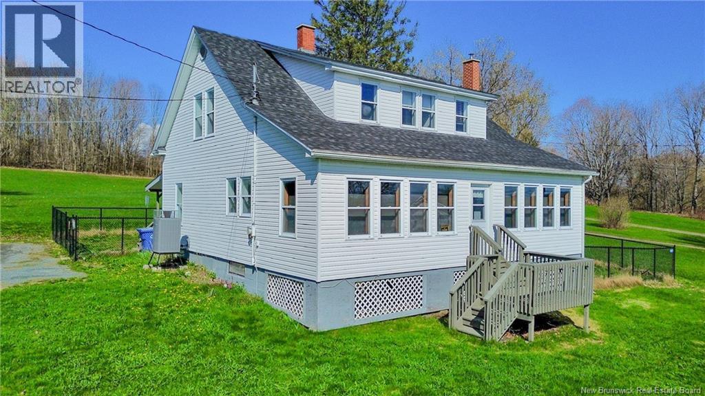136 Riverview Drive, Florenceville-Bristol, New Brunswick  E7L 3M3 - Photo 1 - NB139193
