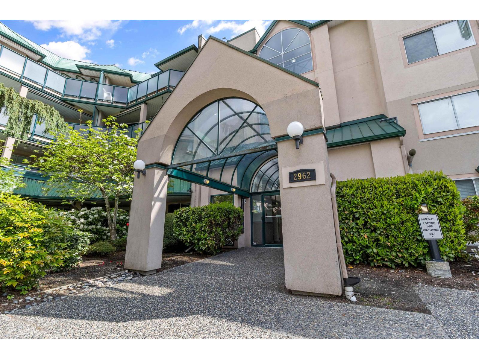 321 2962 Trethewey Street, Abbotsford, British Columbia V2T 4M3 - Photo 1 - R3122849