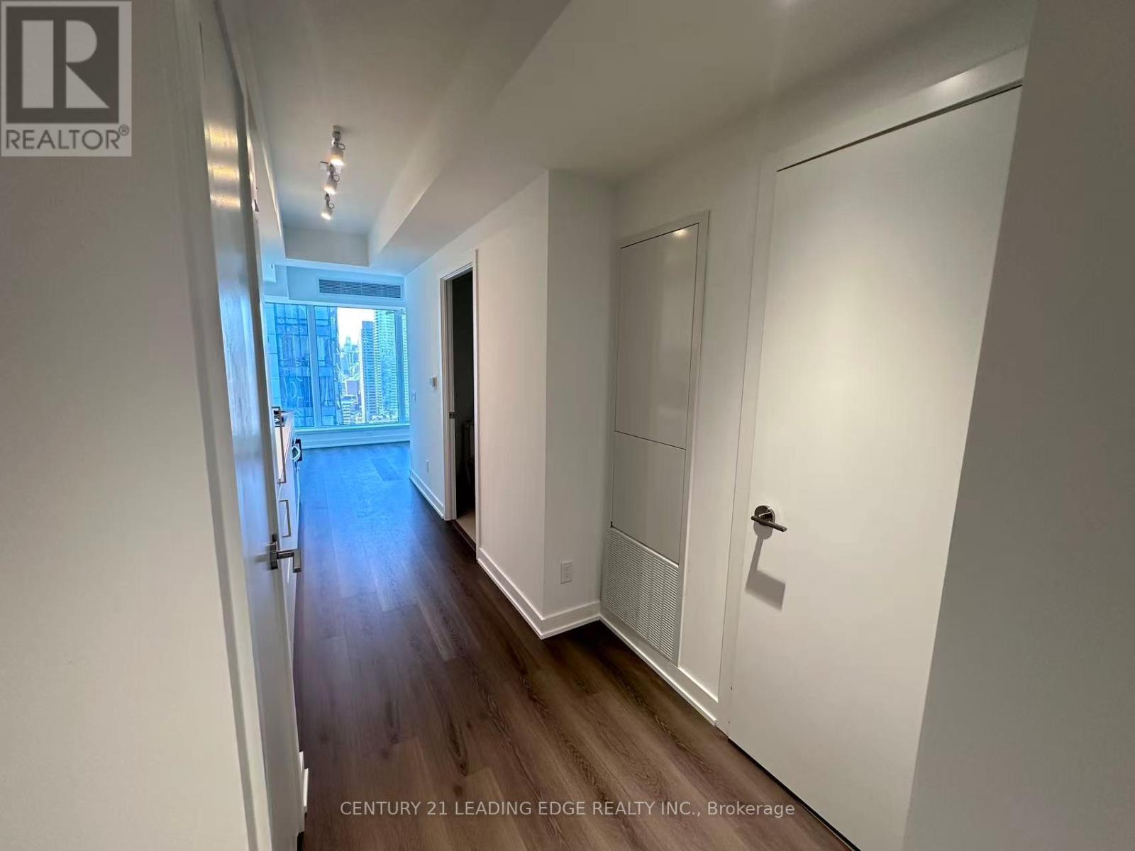 4008 - 8 Wellesley Street W, Toronto, Ontario  M4Y 1E7 - Photo 2 - C13123192
