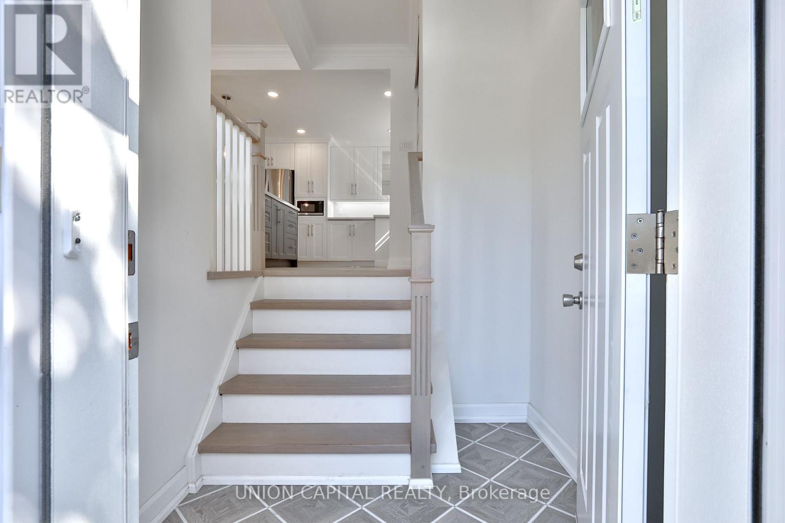 Main - 168 Old Sheppard Avenue, Toronto, Ontario  M2J 3L9 - Photo 2 - C13123244