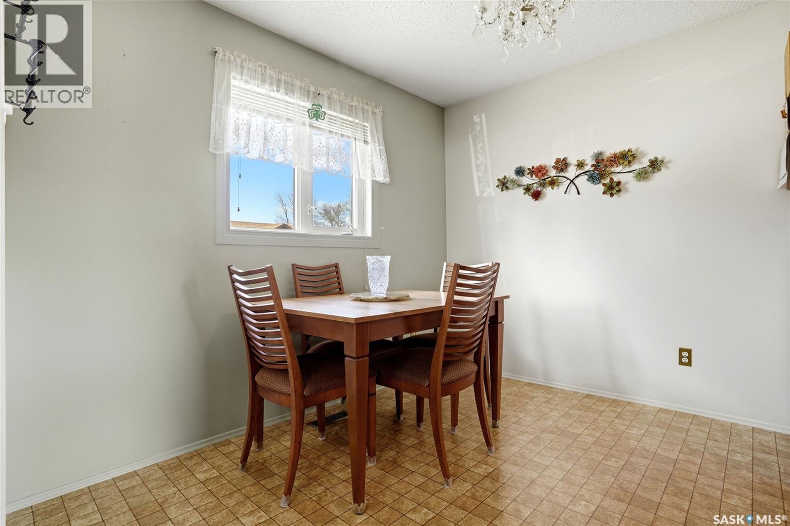 2750 Meadow Lane E, Regina, Saskatchewan  S4V 1L6 - Photo 11 - SK035851