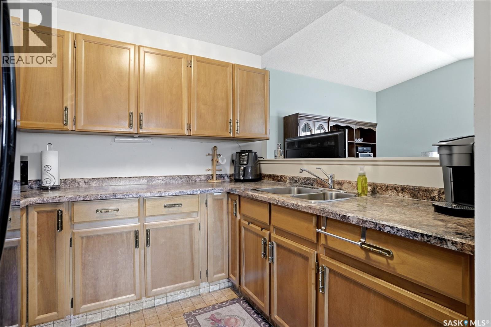 2750 Meadow Lane E, Regina, Saskatchewan  S4V 1L6 - Photo 9 - SK035851