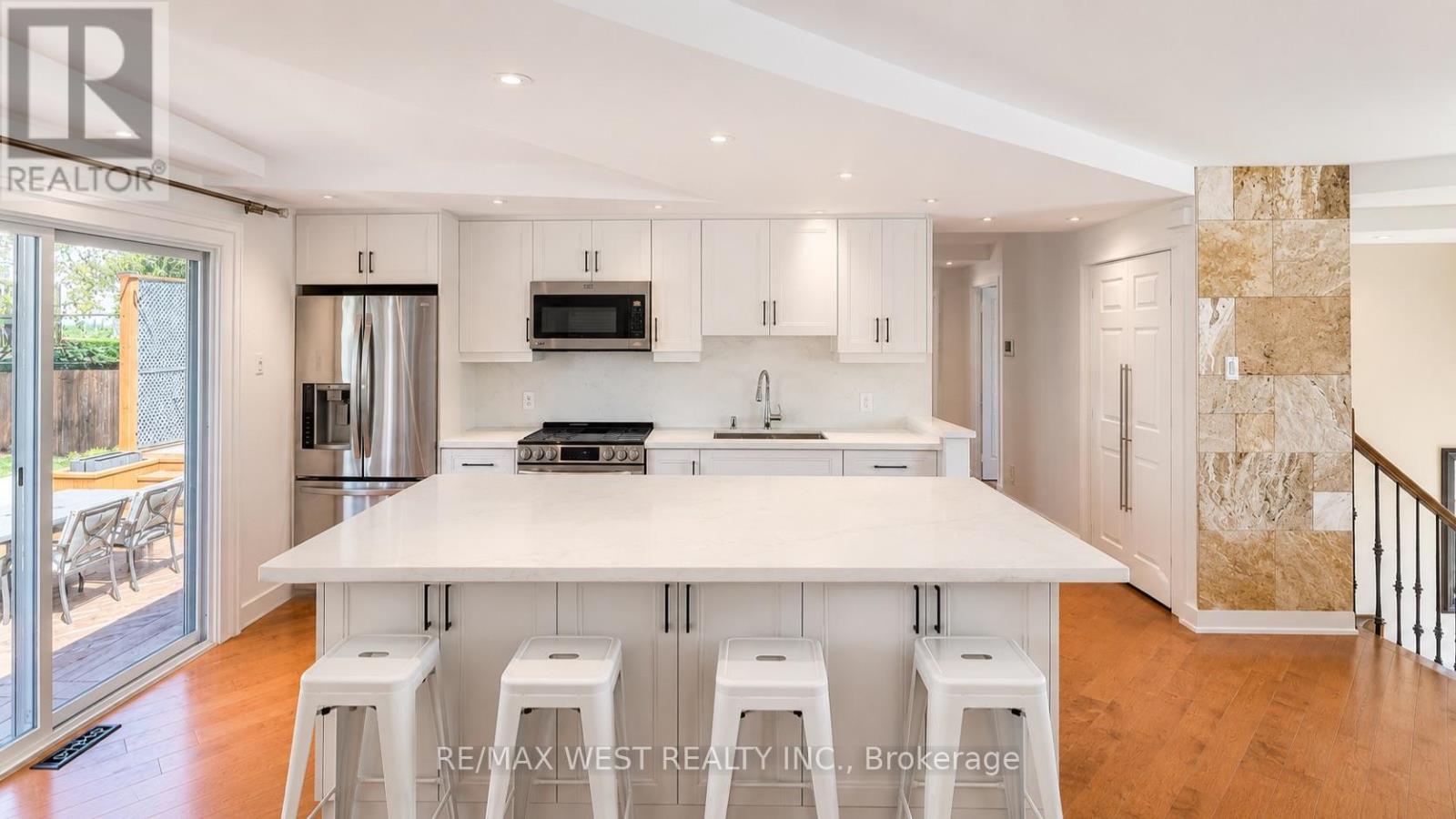 94 White Heather Boulevard, Toronto, Ontario  M1V 1P8 - Photo 2 - E13123196
