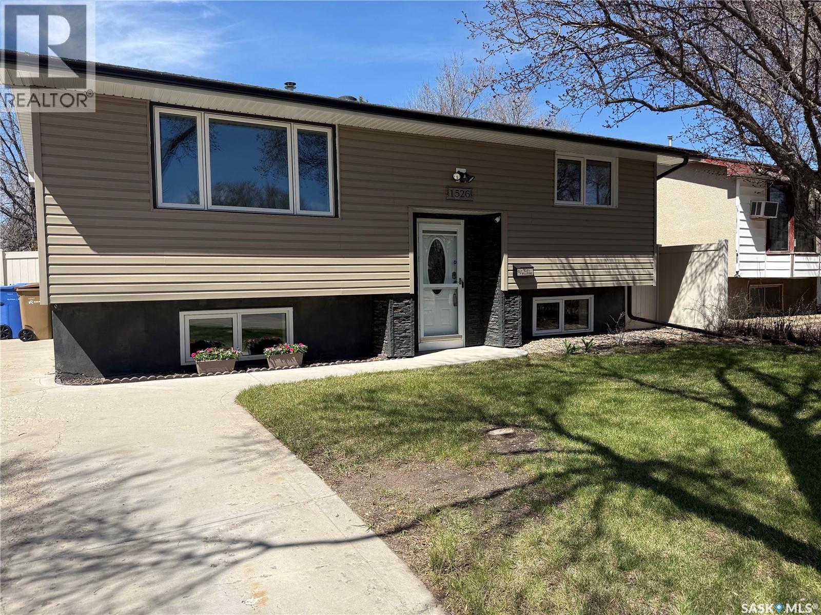 1526 Brown Street, Regina, Saskatchewan  S4N 4R7 - Photo 2 - SK035806