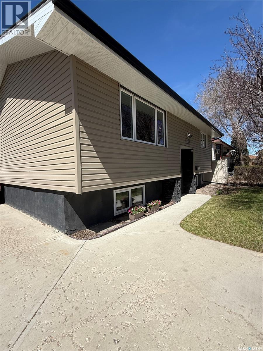1526 Brown Street, Regina, Saskatchewan  S4N 4R7 - Photo 4 - SK035806